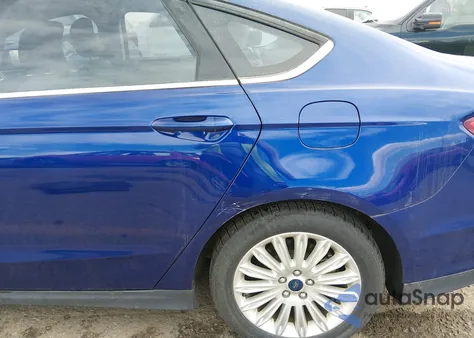 2015 Ford Fusion Hybrid S z USA, uszkodzony, nr VIN 3FA6P0UU4FR307902